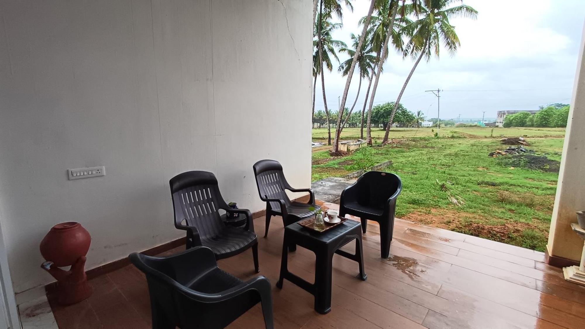Shi'S Unique & Private 180 Degree Glass House In Pollāchi Exterior foto