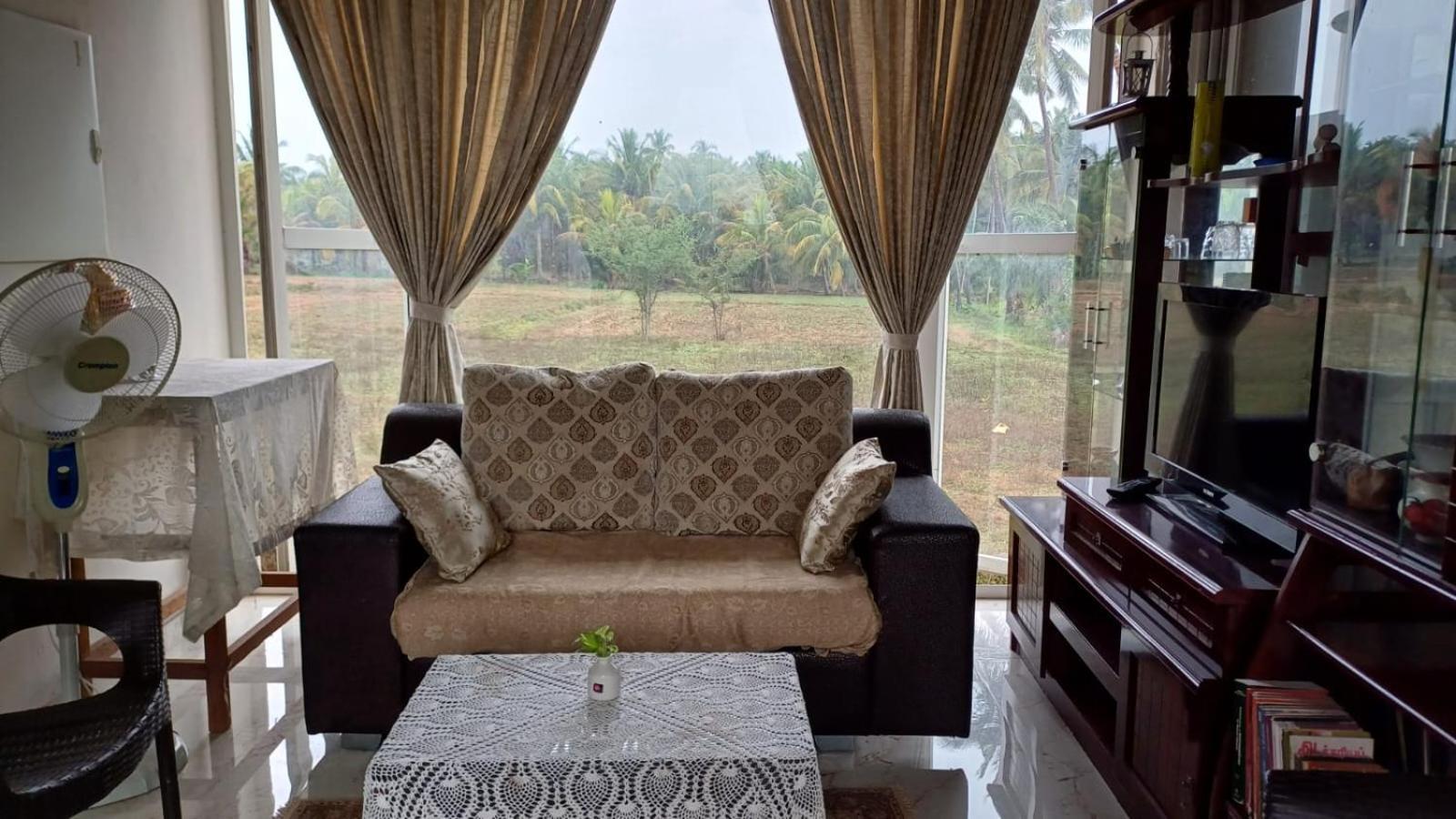 Shi'S Unique & Private 180 Degree Glass House In Pollāchi Exterior foto